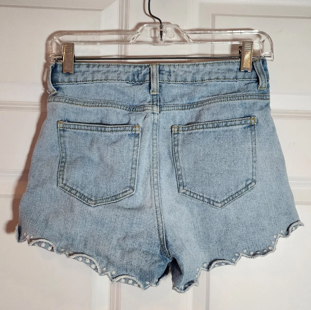Denim & Co Women's Blue Denim Shorts Scallop Trim US 2